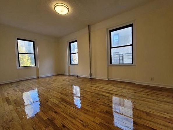 21-27 33rd Street 3A, Queens NY 11105