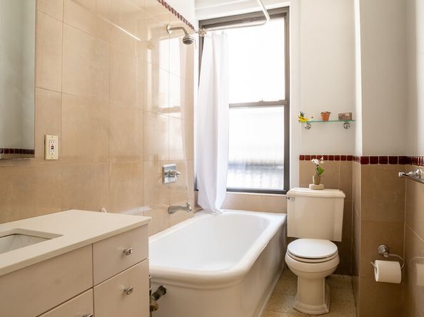200 West 54th Street 2D, New York NY 10019