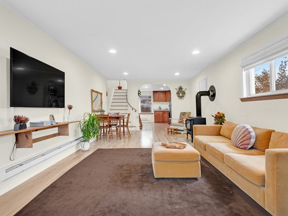 345 Dormans Court, Queens NY 11693