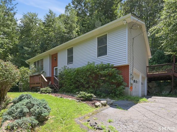 8 Old Bridge Road W, New Fairfield CT 06812