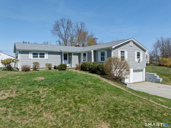 9 Evas Drive, Brookfield CT 06804