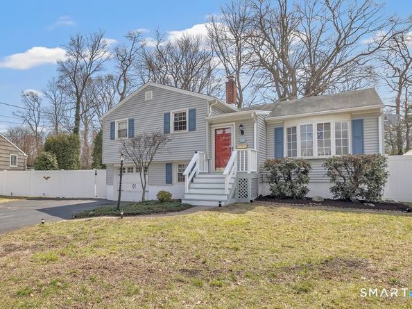 52 Robin Lane, Fairfield CT 06824