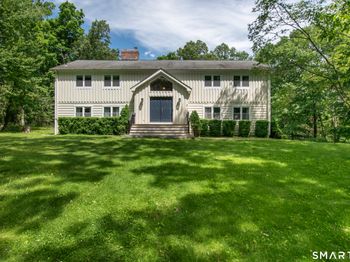 50 Ravenwood Drive