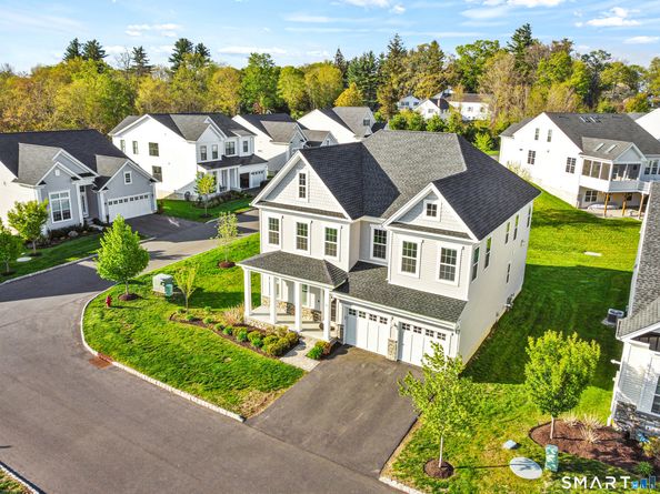 19 Enclave Circle 19, Newtown CT 06470