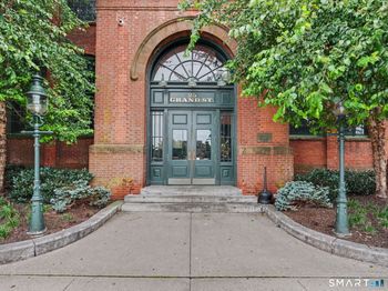 25 Grand Street