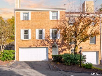 82 Kingswood Drive