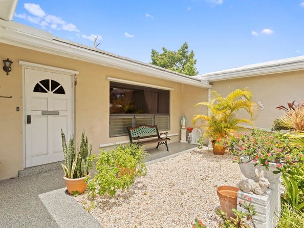 1577 NE 49th St, Oakland Park FL 33334