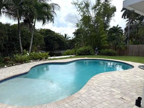 3560 Lloyd Drive, Oakland Park FL 33309