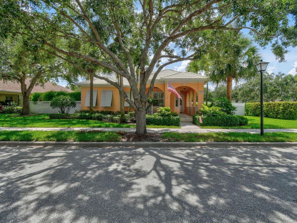 2584 E Community Drive, Jupiter FL 33458