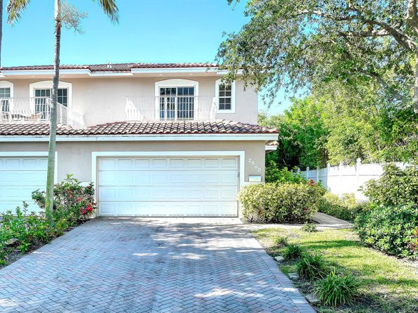 2560 NE 11th Street, Pompano Beach FL 33062