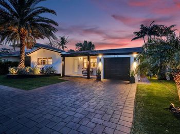 913 S Lakeside Place