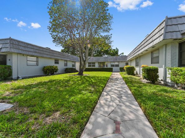 206 Valencia I, Delray Beach FL 33446