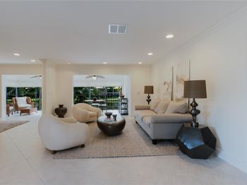 9277 Vista Del Lago