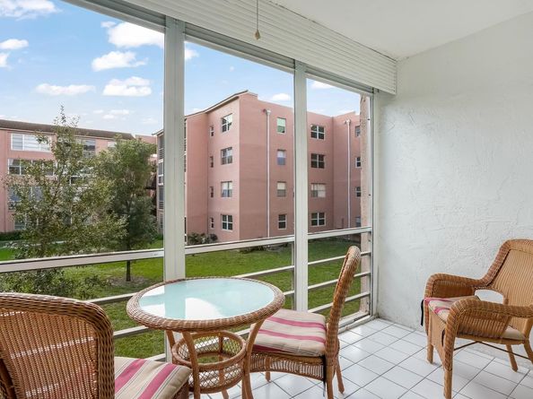 2851 Somerset Dr 205, Lauderdale Lakes FL 33311