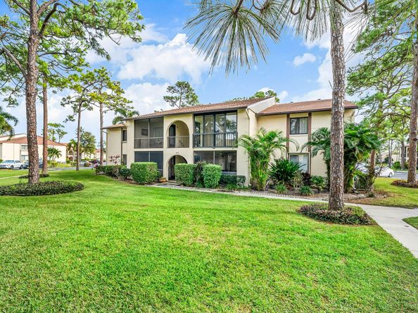 325 Knotty Pine Circle C1, Greenacres FL 33463