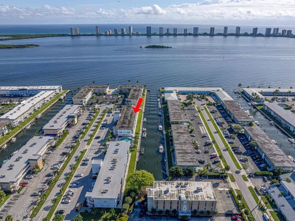 112 Doolen Court 302, North Palm Beach FL 33408