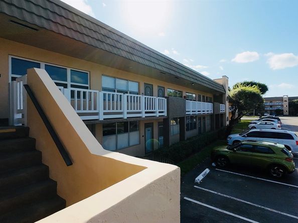 9101 Sunrise Lakes Blvd 203, Sunrise FL 33322