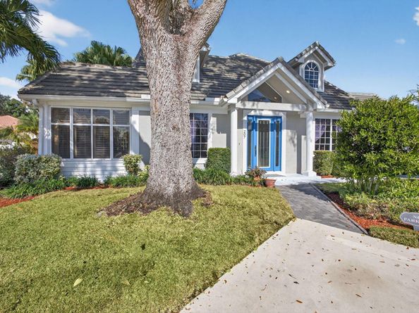 207 Woodsmuir Court, Palm Beach Gardens FL 33418