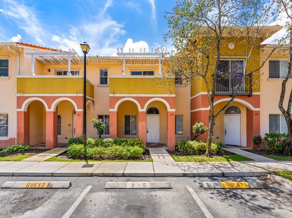 205 S Santa Catalina Circle 205, North Lauderdale FL 33068