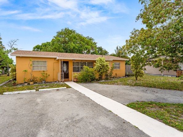 610 SW 10th Court, Deerfield Beach FL 33441