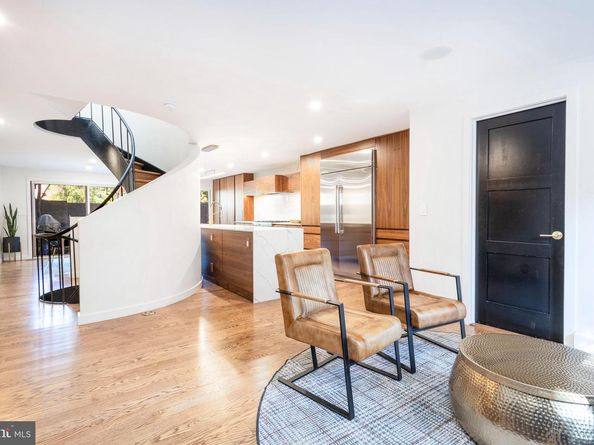 283 Locust Street, Philadelphia PA 19106