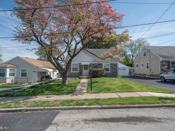 1305 Center Road