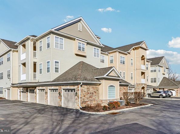 4 Falcon Drive UNIT 302, Holland PA 18966