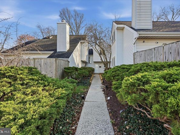 805 Locust Street 6, Herndon VA 20170