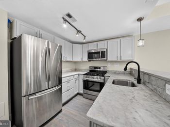 4642 Hayes Street NE