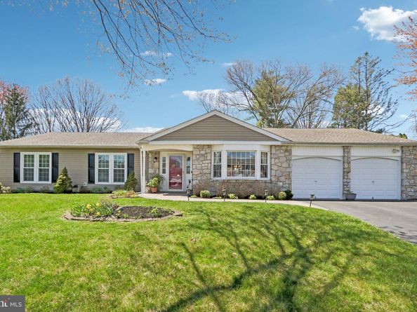 923 Pickering Drive, Yardley PA 19067