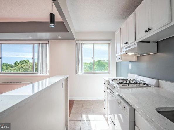 2500 N Van Dorn Street 912, Alexandria VA 22302