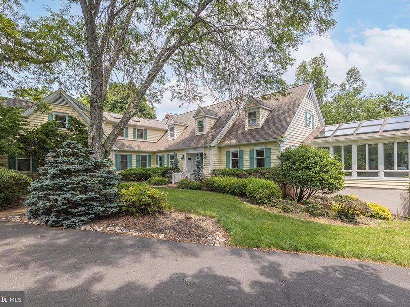 1045 Washington Crossing Road, Newtown PA 18940
