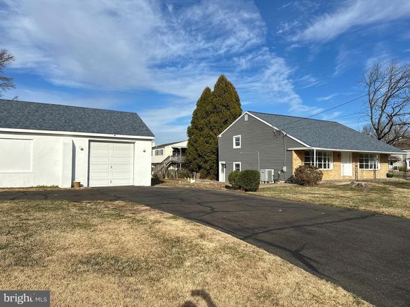 114 Nursery Avenue, Levittown PA 19057