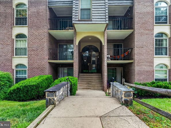 3330 Woodburn Village Drive 33, Annandale VA 22003