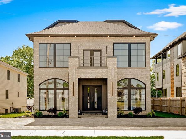 9741 Krewstown Road, Philadelphia PA 19115