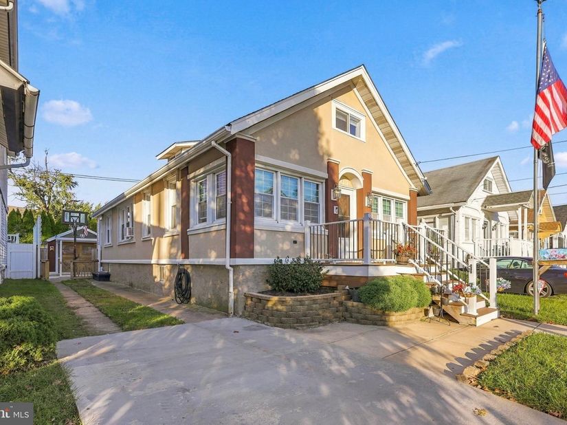 541 Tyson Avenue, Philadelphia PA 19111