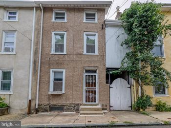 418 W Woodlawn Street