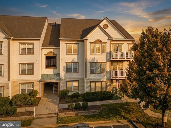21851 Locomotive Terrace 301, Sterling VA 20166