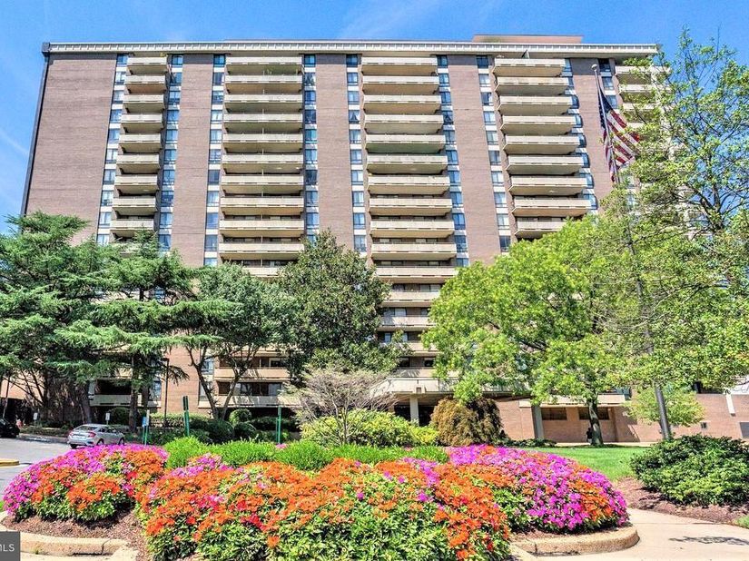 1808 Old Meadow Road 302, Mclean VA 22102