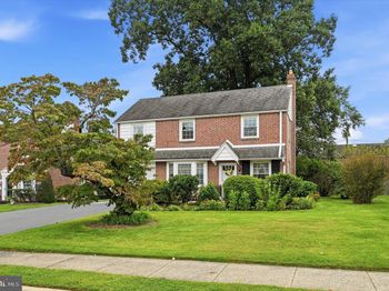 2404 Georgian Lane