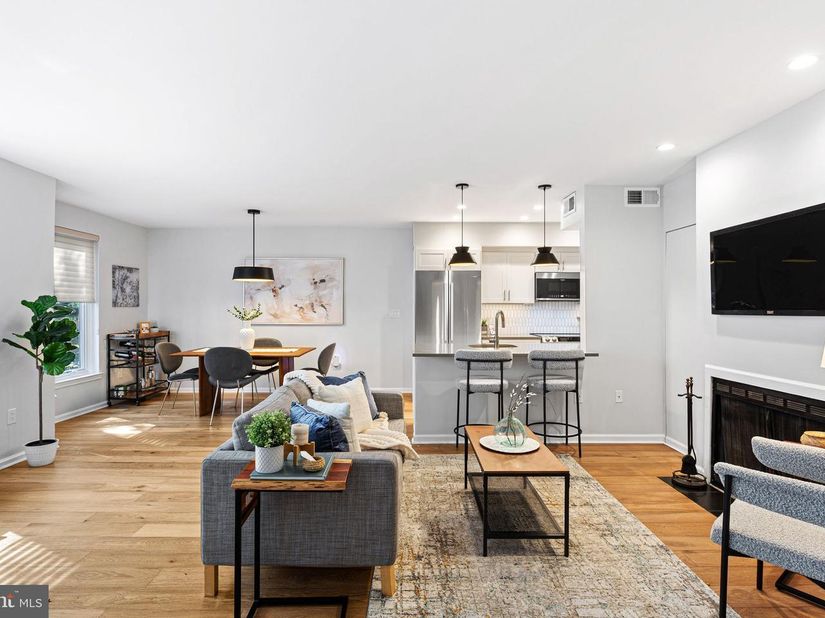 1119 Pine Street 206, Philadelphia PA 19107