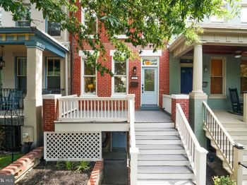 621 4TH Street NE