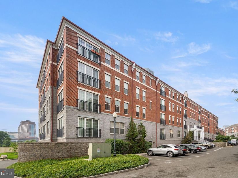700 Commodore Court 2727, Philadelphia PA 19146