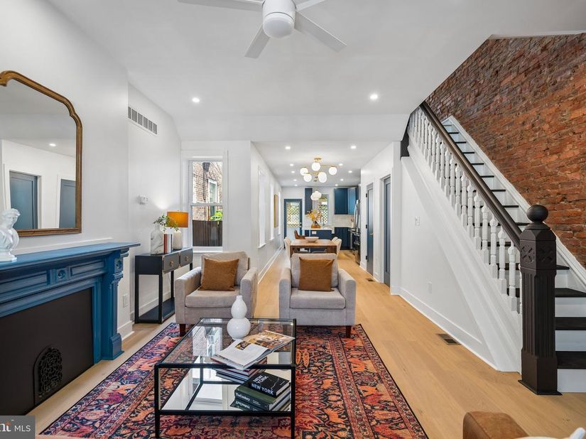 2908 W Girard Avenue, Philadelphia PA 19130