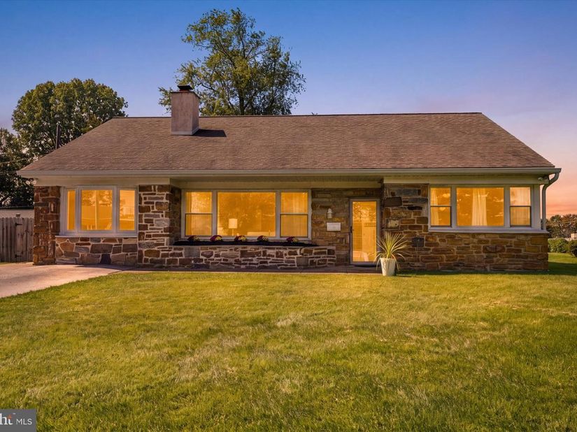 2116 Boxwood Drive, Broomall PA 19008