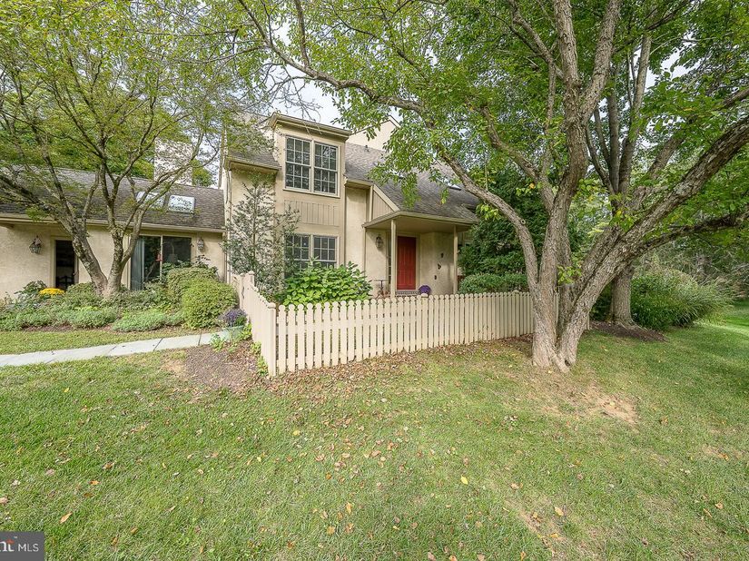 431 Chandlee Dr 233, Berwyn PA 19312