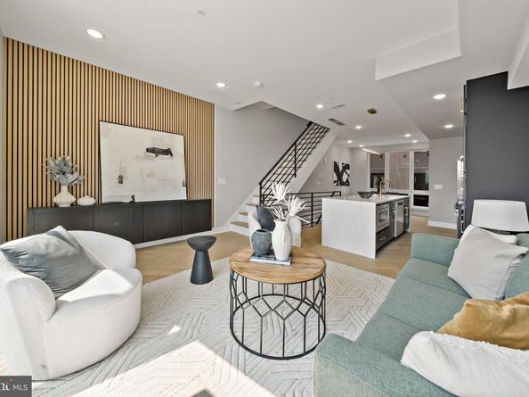 1810 E Moyamensing St B, Philadelphia PA 19148