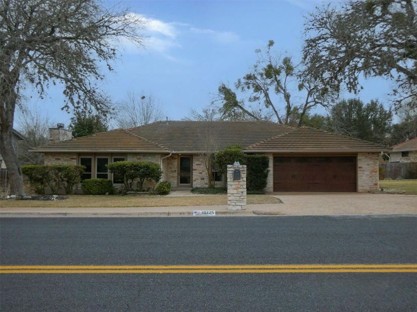 10225 Pinehurst Dr, Austin TX 78747