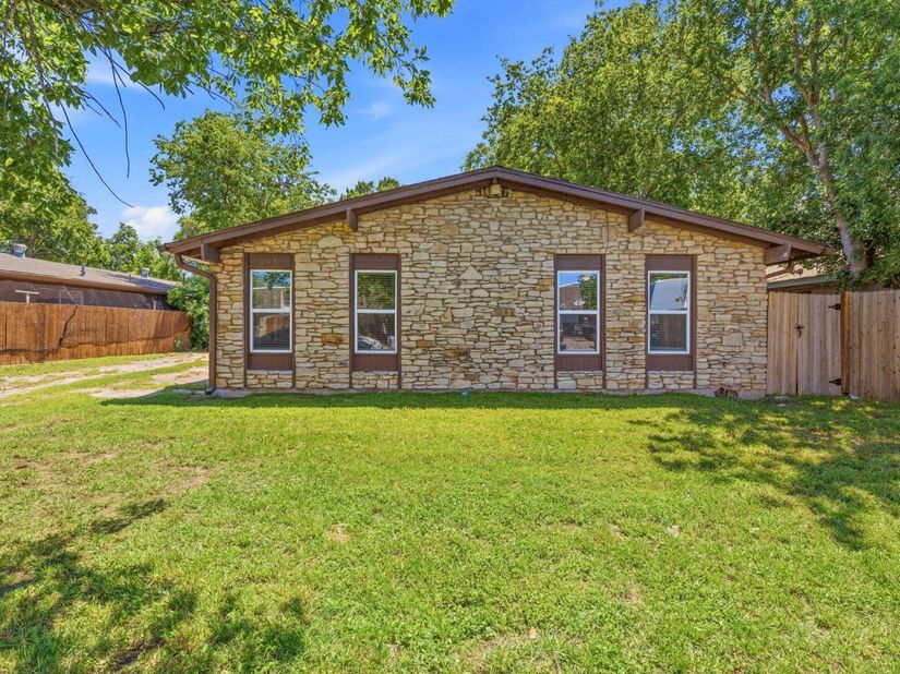 1911 Hearthside DR A/B, Austin TX 78757