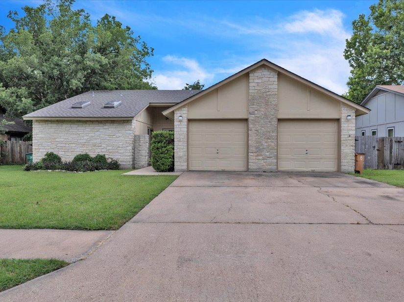 8713 Pineridge DR, Austin TX 78729